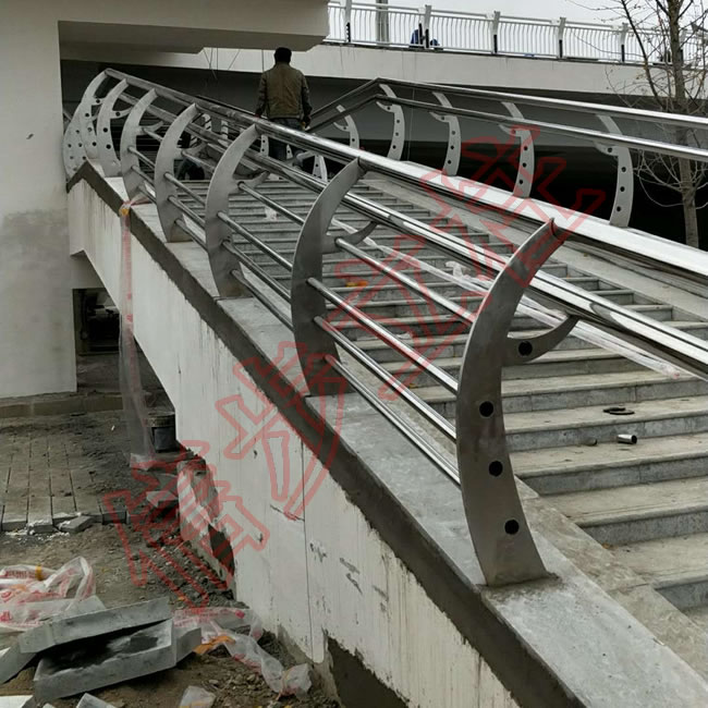 信步不锈钢立柱应用于秦安县葫芦河二号桥图片/案例/展示