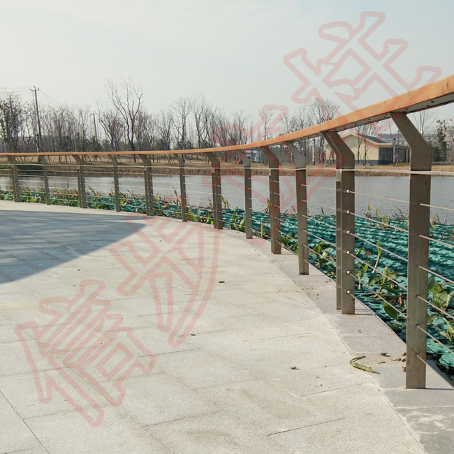 信步立柱为泰州城西公园河道不锈钢栏杆提供更多保障图片/案例/展示
