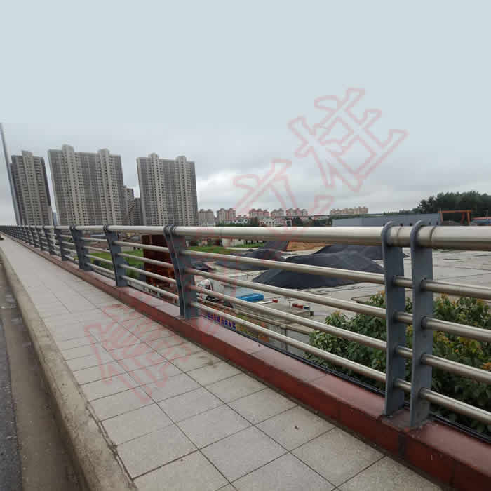 信步不锈钢立柱用于泰州通杨运河大桥栏杆图片/案例/展示