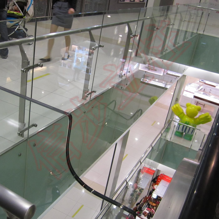 信步不锈钢立柱用于日照百货大楼玻璃栏杆图片/案例/展示