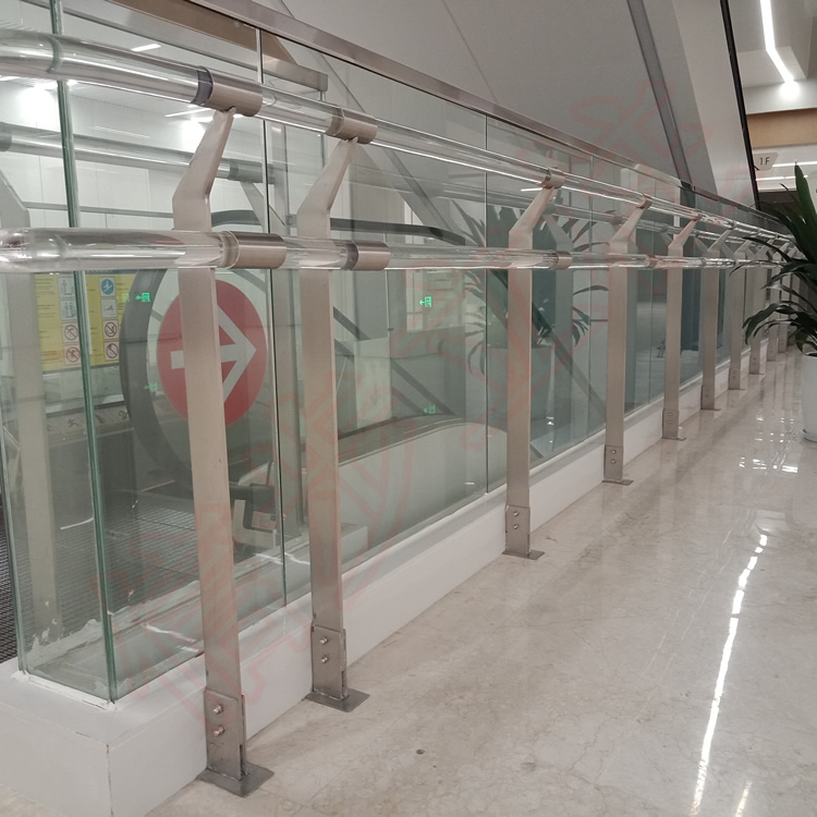 信步不锈钢立柱为泰州人民医院新南院中空栏杆提供安全保障图片/案例/展示